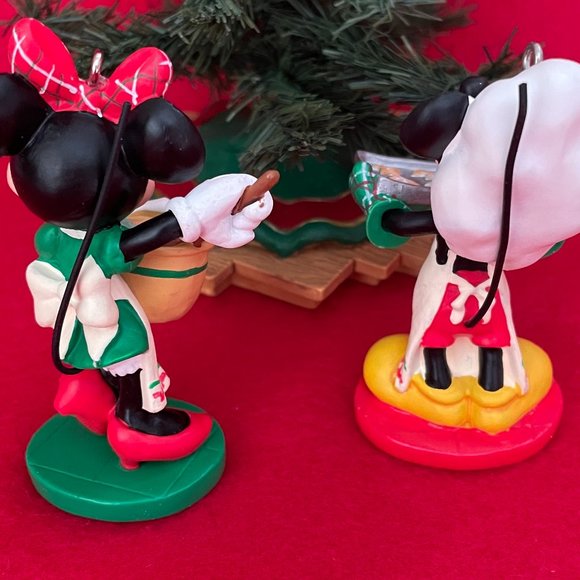 Mickey and Minnie Mouse Bakes Christmas Cookies Hallmark Ornaments - Picture 3 of 6